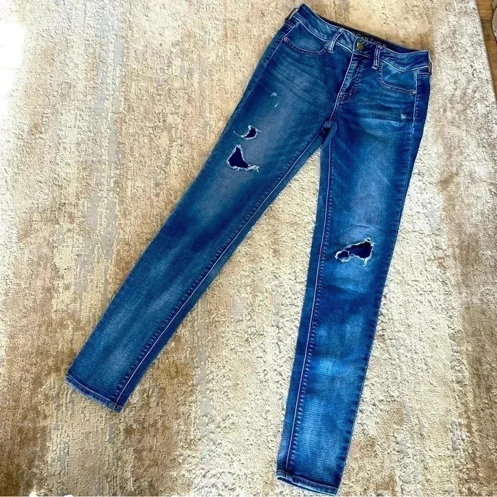 American Eagle Hi-Rise Jegging Super Stretch High Waisted Distressed: 2 Reg